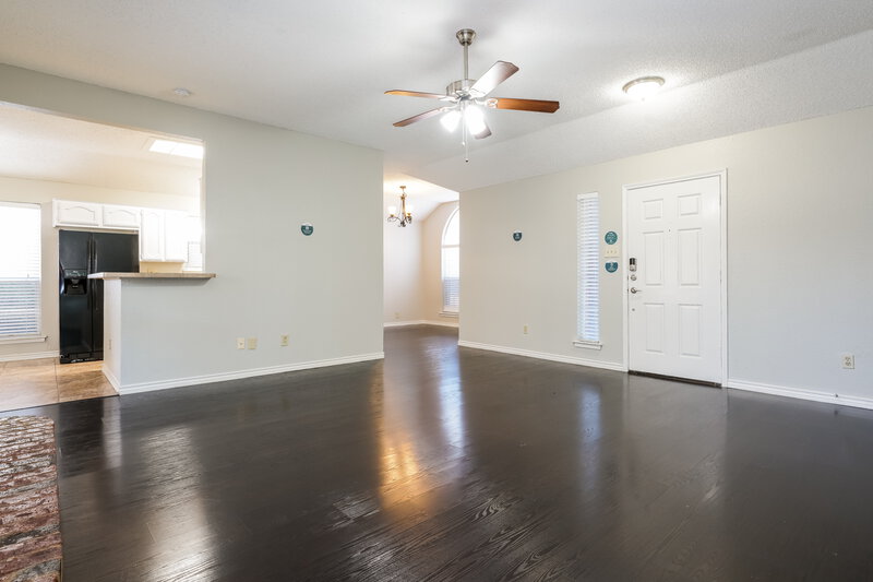 2,215/Mo, 2531 Palisades Pl Mesquite, TX 75181 Living Room View 2