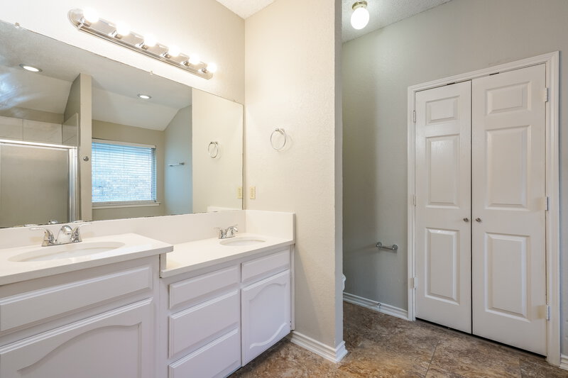 2,215/Mo, 2531 Palisades Pl Mesquite, TX 75181 Main Bathroom View