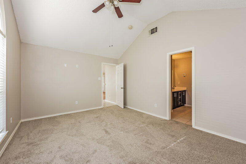 1,916/Mo, 1523 Rebecca Ln Lancaster, TX 75134 Main Bedroom View 2