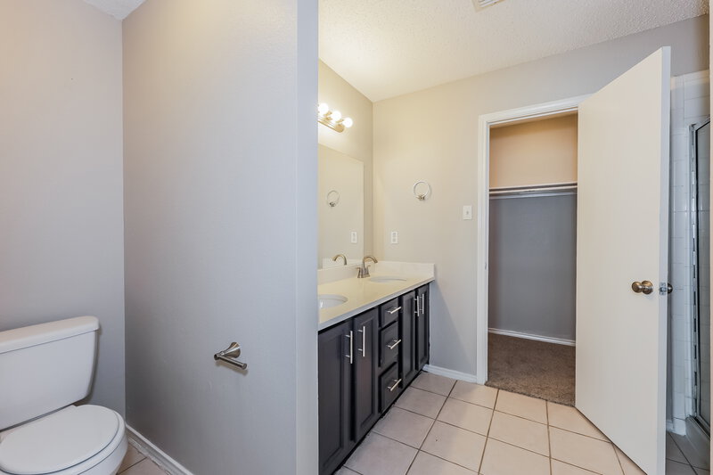 1,916/Mo, 1523 Rebecca Ln Lancaster, TX 75134 Main Bathroom View