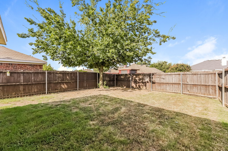 1,916/Mo, 1523 Rebecca Ln Lancaster, TX 75134 Rear View
