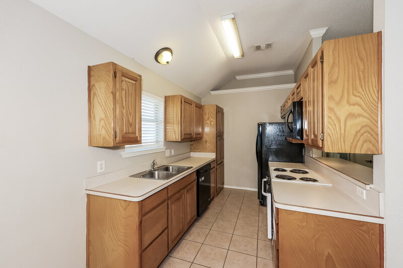 1,740/Mo, 621 Pleasant Valley Dr Burleson, TX 76028 Kitchen View 2