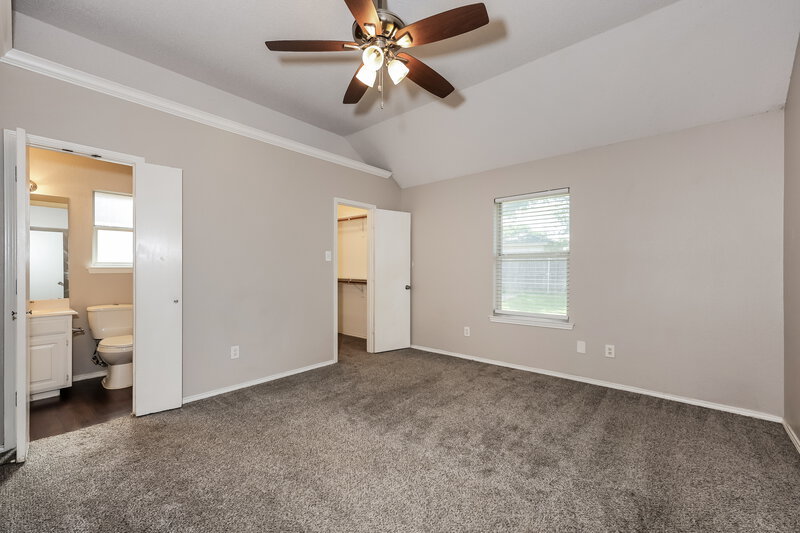1,740/Mo, 621 Pleasant Valley Dr Burleson, TX 76028 Main Bedroom View