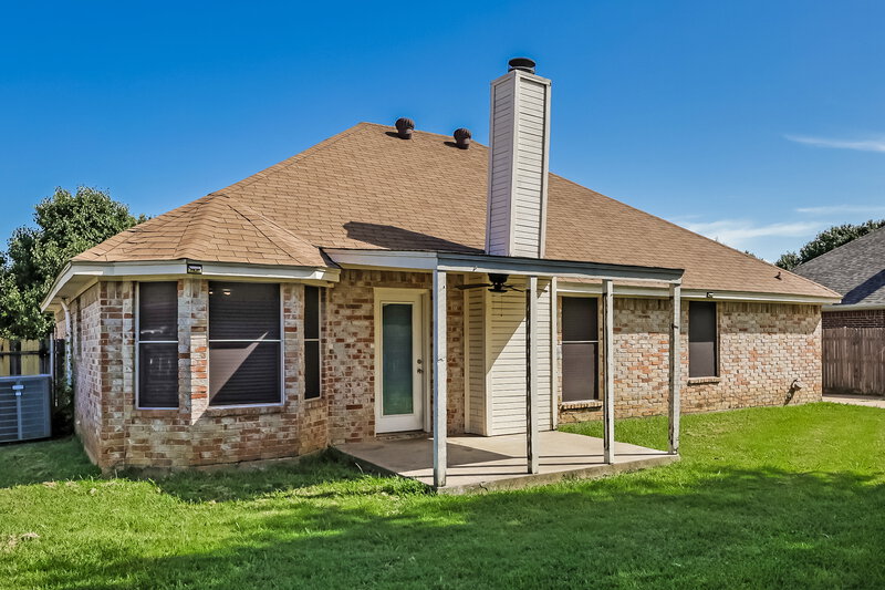 1,740/Mo, 621 Pleasant Valley Dr Burleson, TX 76028 Rear View