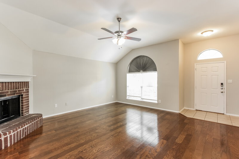 2,065/Mo, 1009 Crooked Creek Ct Midlothian, TX 76065 Living Room View 2