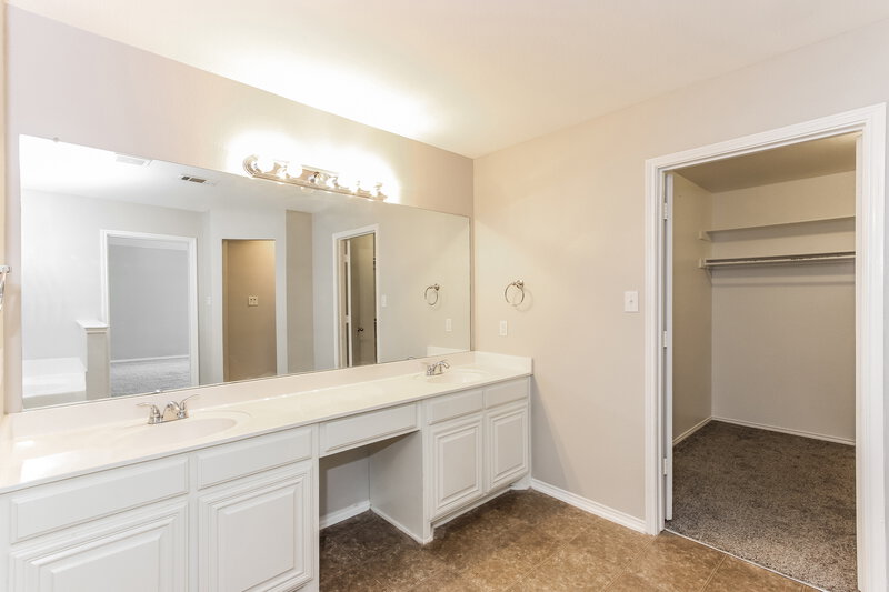 2,065/Mo, 1009 Crooked Creek Ct Midlothian, TX 76065 Main Bathroom View