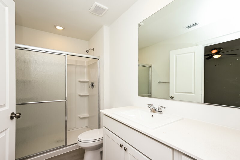 1,925/Mo, 10728 Gun Barrel St Fort Worth, TX 76108 Main Bathroom View