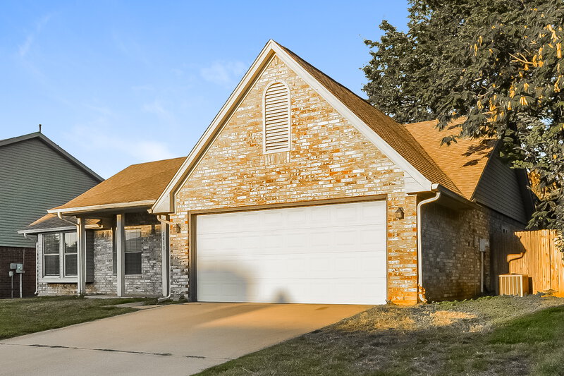 1,970/Mo, 2613 Mountainview Dr Corinth, TX 76210 Front View 2