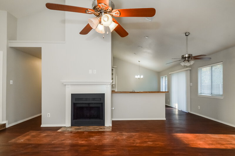 1,970/Mo, 2613 Mountainview Dr Corinth, TX 76210 Living Room View 2