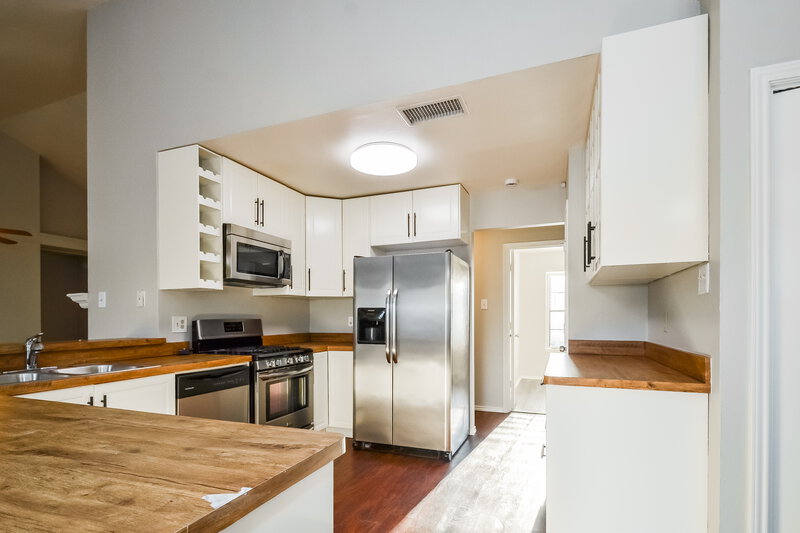 1,970/Mo, 2613 Mountainview Dr Corinth, TX 76210 Kitchen View