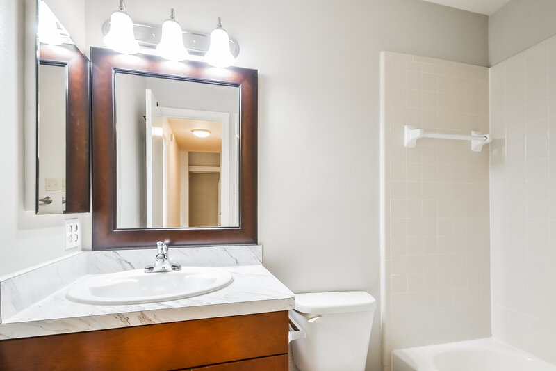 1,970/Mo, 2613 Mountainview Dr Corinth, TX 76210 Bathroom View