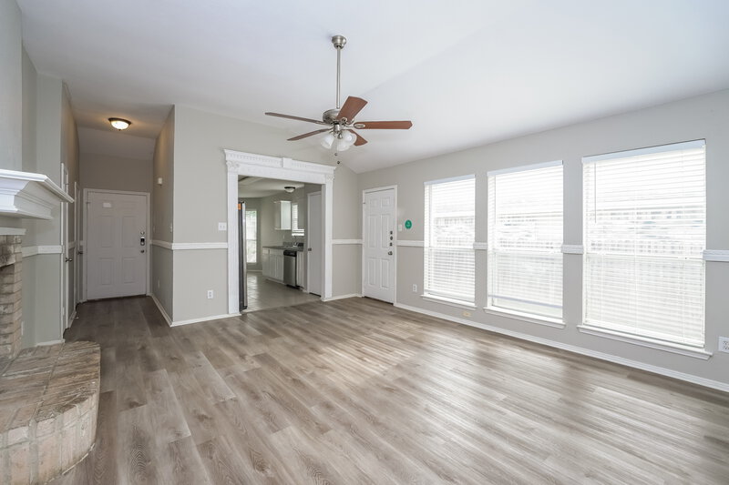 1,905/Mo, 4213 S Coral Springs Dr Fort Worth, TX 76123 Living Room View