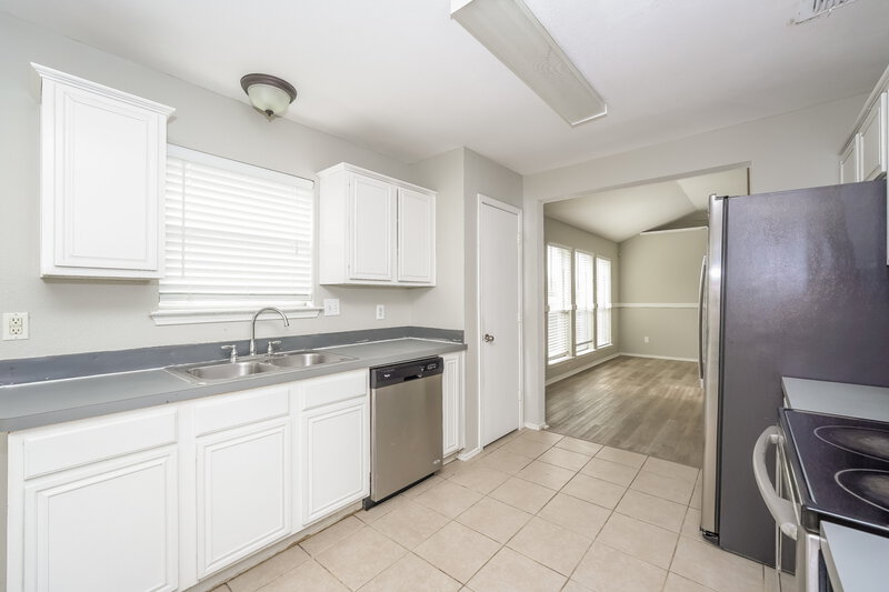 1,905/Mo, 4213 S Coral Springs Dr Fort Worth, TX 76123 Kitchen View 2