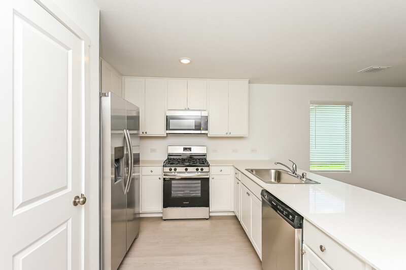 1,915/Mo, 1624 Limpkin Dr Fort Worth, TX 76140 Kitchen View