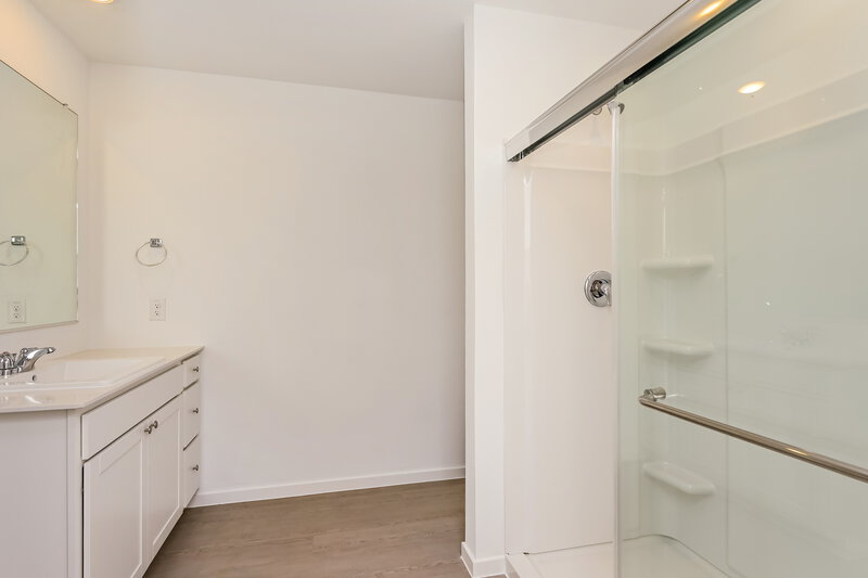1,915/Mo, 1624 Limpkin Dr Fort Worth, TX 76140 Main Bathroom View