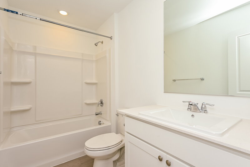 1,915/Mo, 1624 Limpkin Dr Fort Worth, TX 76140 Bathroom View