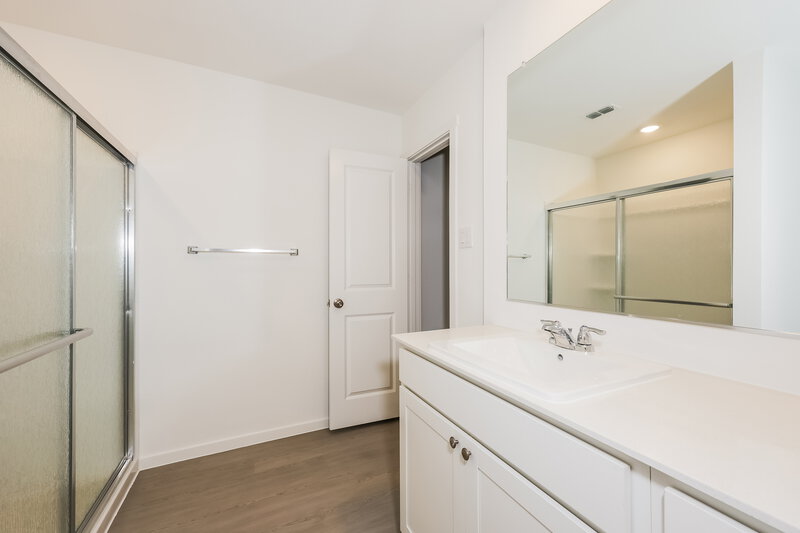 1,905/Mo, 1604 Limpkin Dr Fort Worth, TX 76140 Main Bathroom View
