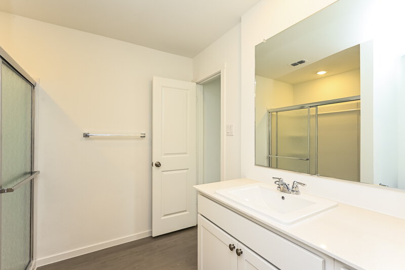 1,905/Mo, 1620 Limpkin Dr Fort Worth, TX 76140 Main Bathroom View