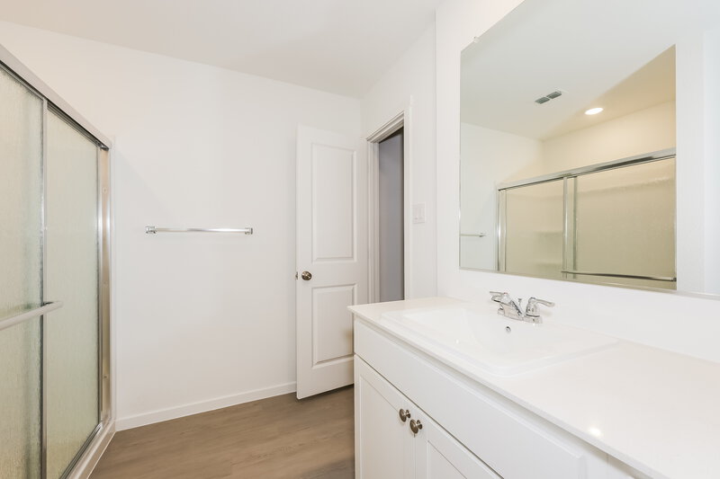 1,905/Mo, 1628 Limpkin Dr Fort Worth, TX 76140 Main Bathroom View
