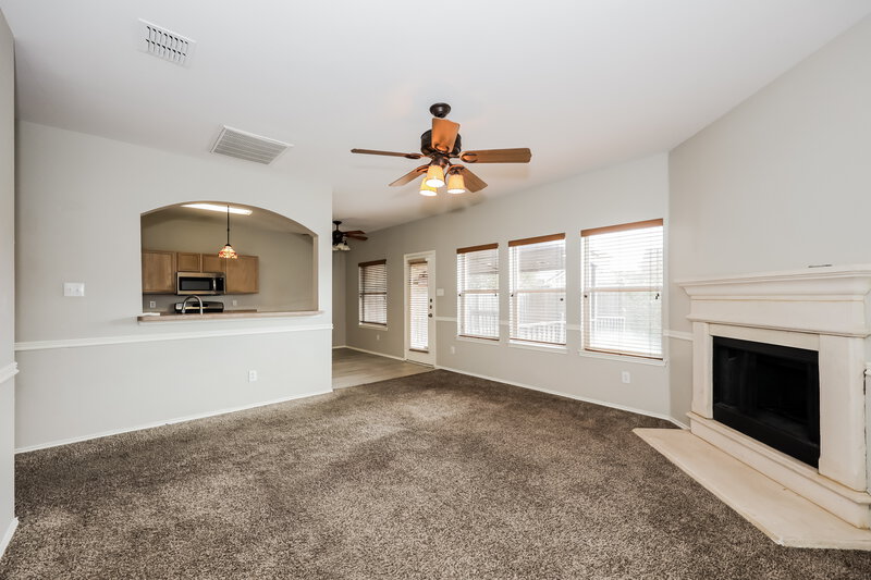 2,785/Mo, 640 Tabasco Trl Arlington, TX 76002 Living Room View 2