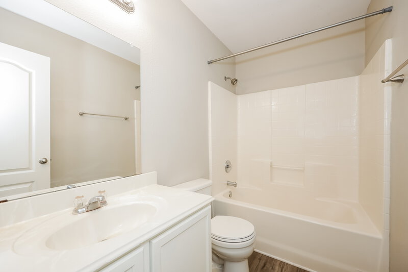 2,785/Mo, 640 Tabasco Trl Arlington, TX 76002 Bathroom View