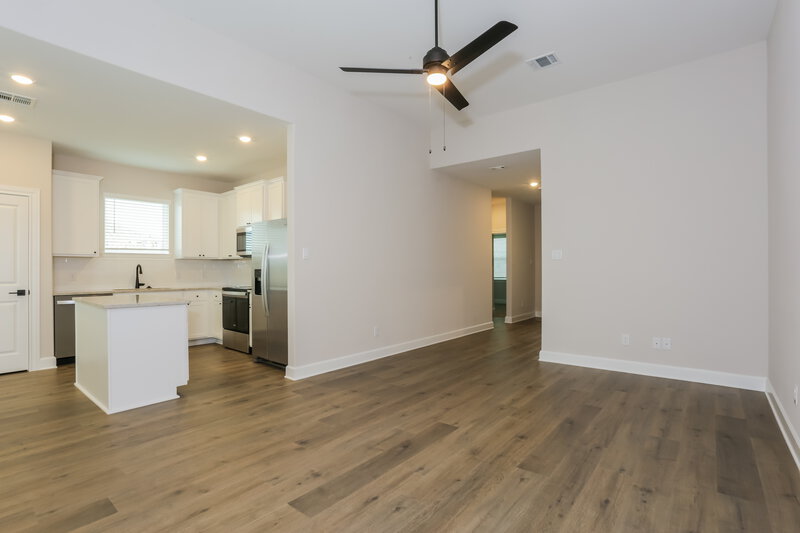 2,116/Mo, 1028 Pecan Pl Hutchins, TX 75141 Living Room View 2