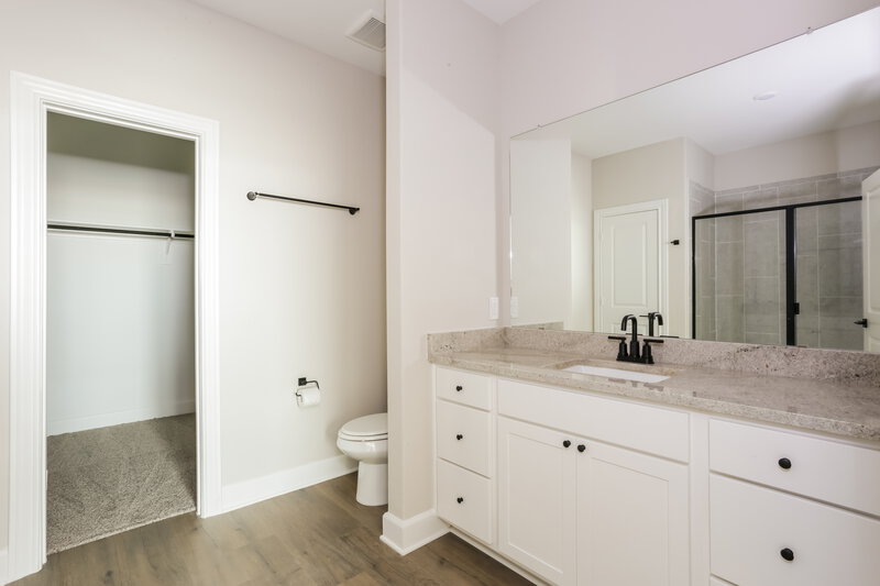 2,116/Mo, 1028 Pecan Pl Hutchins, TX 75141 Main Bathroom View