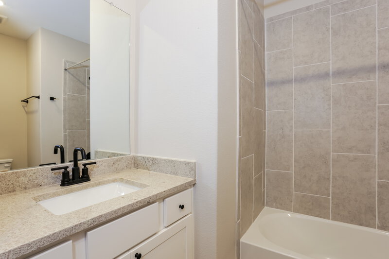 2,116/Mo, 1028 Pecan Pl Hutchins, TX 75141 Bathroom View