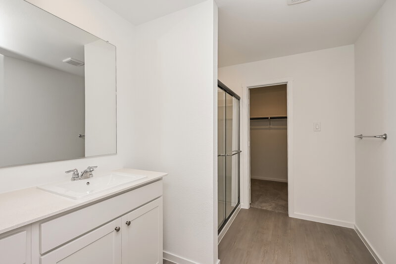 2,120/Mo, 10720 Gun Barrel St Fort Worth, TX 76108 Main Bathroom View