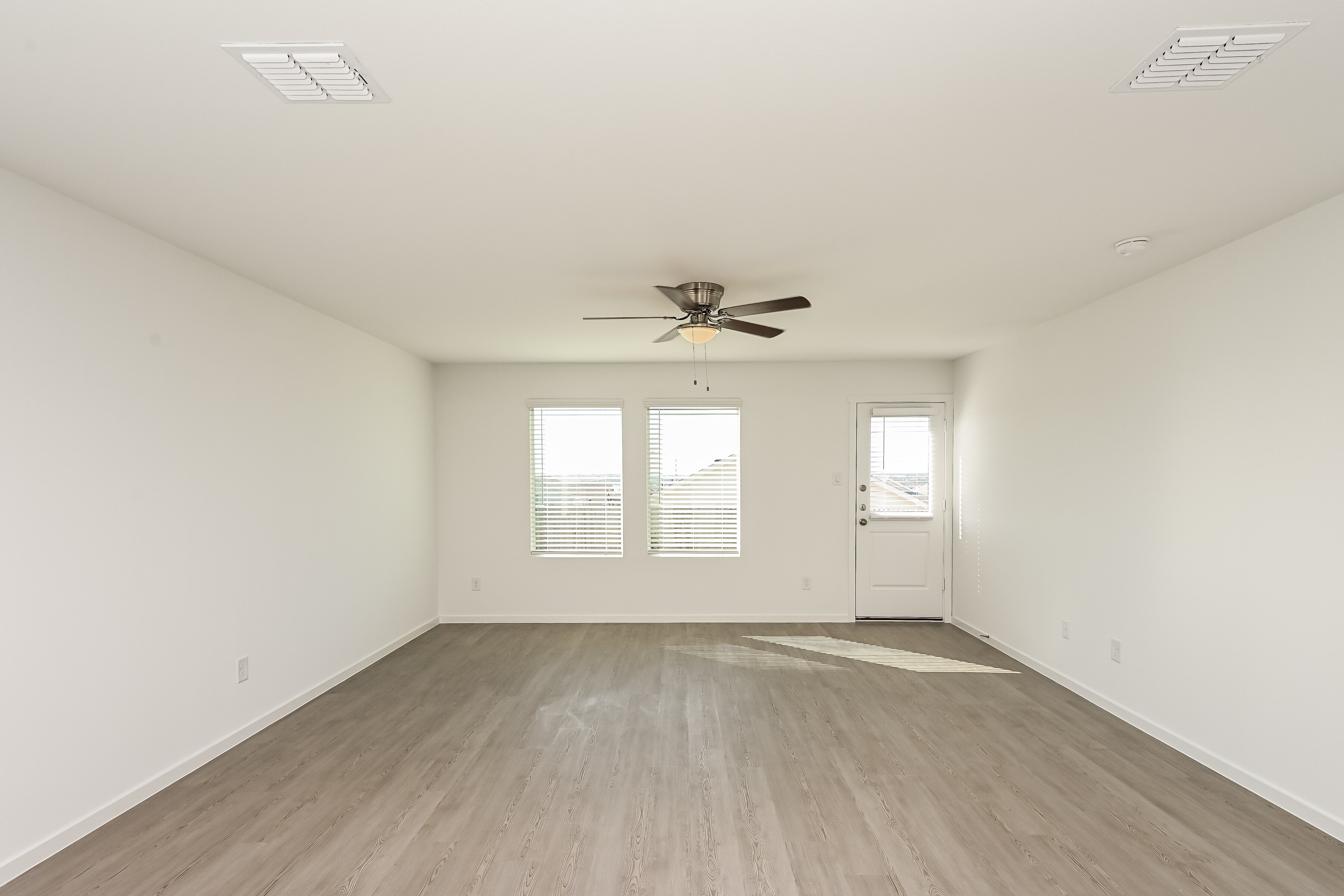 2,355/Mo, 2213 La Vista Ln Fort Worth, TX 76108 Living Room View 2