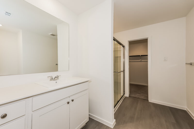2,180/Mo, 10724 Gun Barrel St Fort Worth, TX 76108 Main Bathroom View