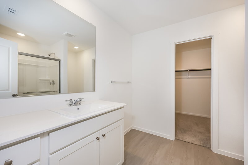 2,025/Mo, 10716 Gun Barrel St Fort Worth, TX 76108 Main Bathroom View