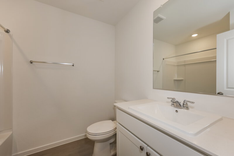 2,040/Mo, 2205 La Vista Ln Fort Worth, TX 76108 Bathroom View