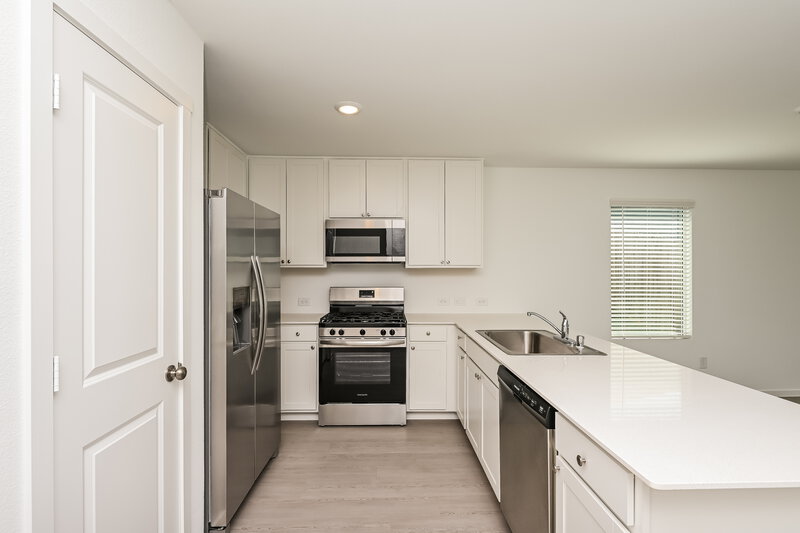 2,105/Mo, 10709 Revolver Dr Fort Worth, TX 76108 Kitchen View 3