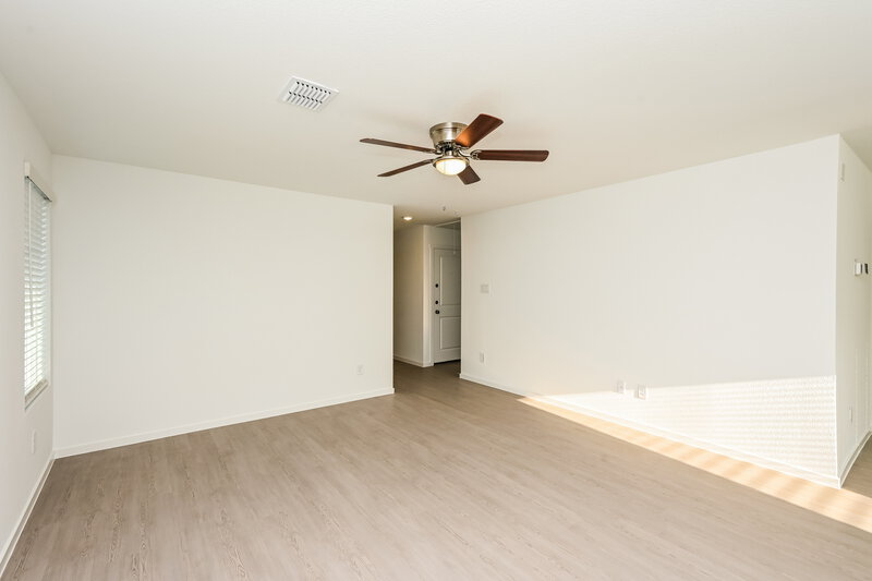 2,095/Mo, 2217 La Vista Ln Fort Worth, TX 76108 Living Room View 2