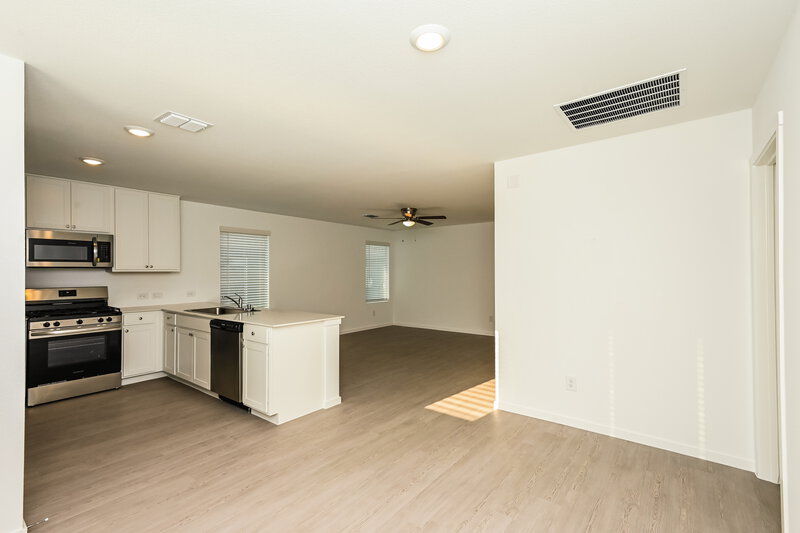 2,095/Mo, 2217 La Vista Ln Fort Worth, TX 76108 Living Room View 3