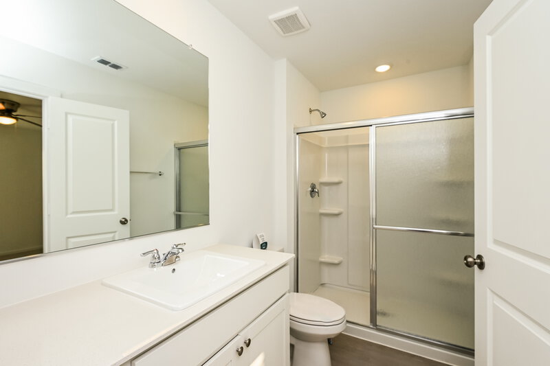 2,095/Mo, 2217 La Vista Ln Fort Worth, TX 76108 Main Bathroom View