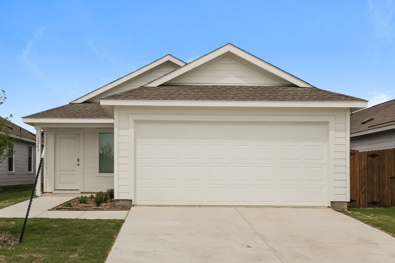 2,085/Mo, 1243 Maple St Wilmer, TX 75172 External View