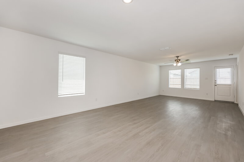 2,085/Mo, 1243 Maple St Wilmer, TX 75172 Living Room View 2