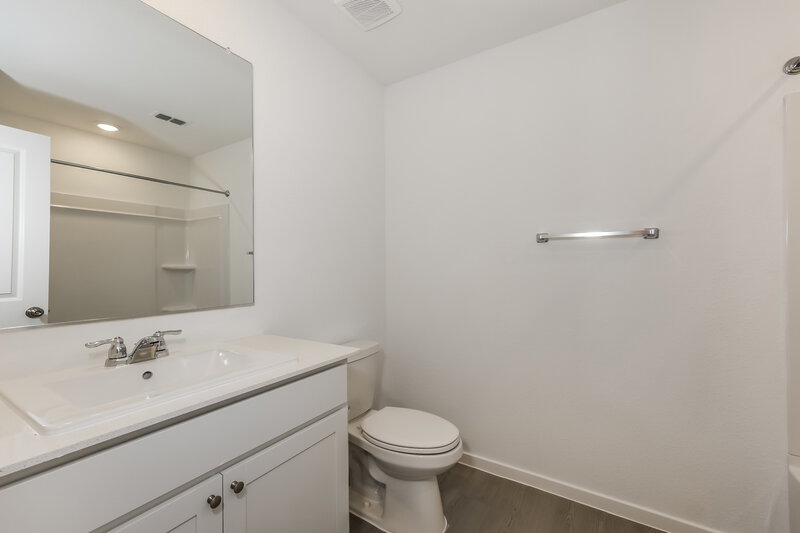 2,085/Mo, 1243 Maple St Wilmer, TX 75172 Bathroom View