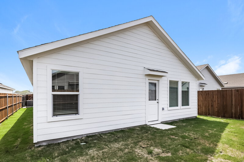 2,085/Mo, 1243 Maple St Wilmer, TX 75172 Rear View