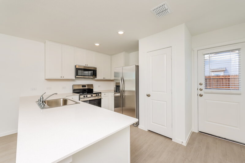 1,915/Mo, 1215 Maple St Wilmer, TX 75172 Kitchen View 2
