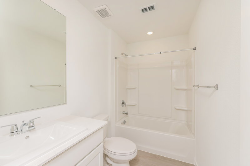 1,915/Mo, 1215 Maple St Wilmer, TX 75172 Bathroom View
