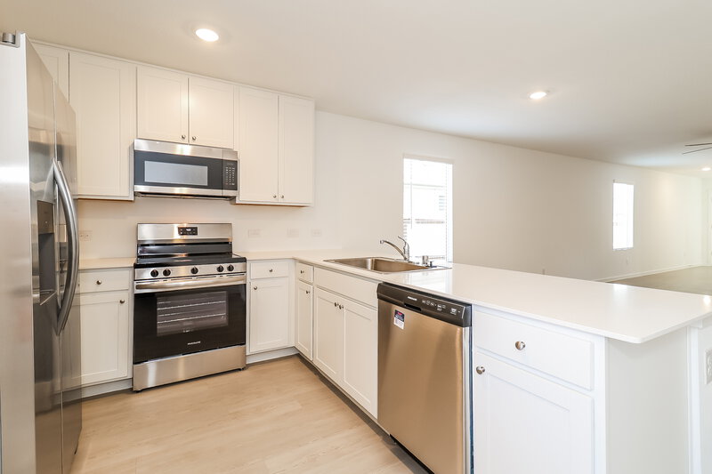 1,875/Mo, 1247 Maple St Wilmer, TX 75172 Kitchen View 2