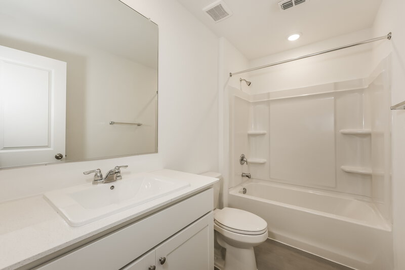 2,025/Mo, 110 Willow Way Wilmer, TX 75172 Bathroom View