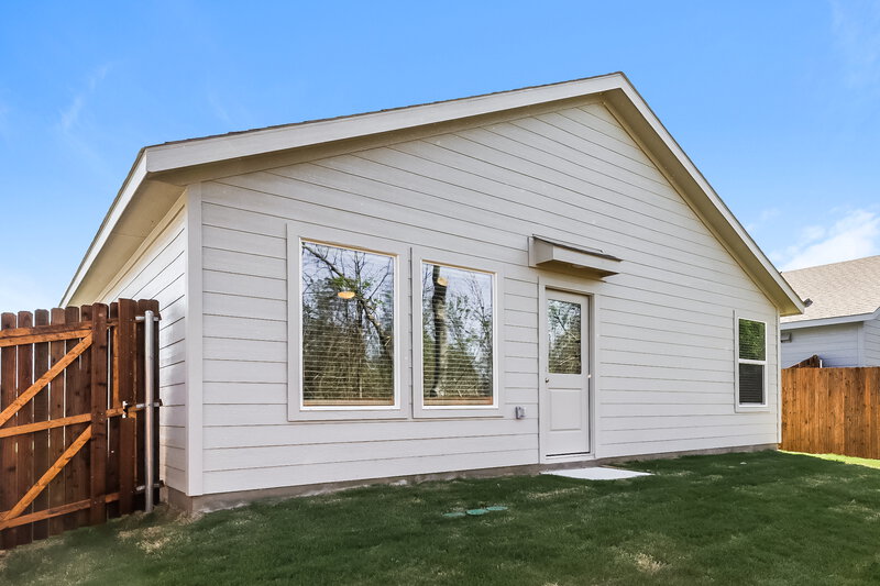 2,025/Mo, 110 Willow Way Wilmer, TX 75172 Rear View 2