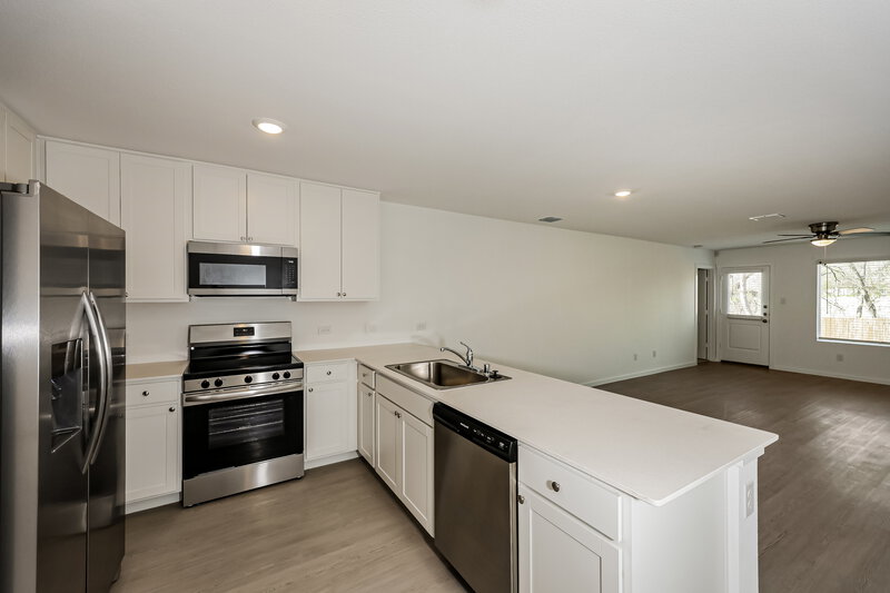 1,975/Mo, 122 Willow Way Wilmer, TX 75172 Kitchen View 2