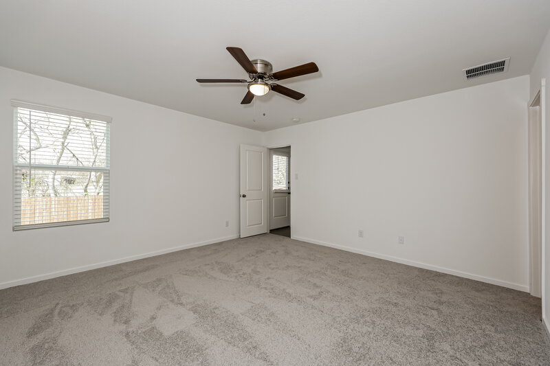 1,975/Mo, 122 Willow Way Wilmer, TX 75172 Main Bedroom View