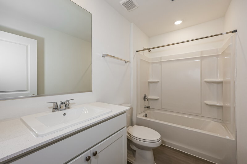 1,975/Mo, 122 Willow Way Wilmer, TX 75172 Bathroom View