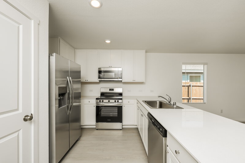 1,880/Mo, 1227 Maple St Wilmer, TX 75172 Kitchen View